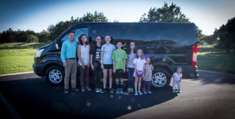 Бус под наем от Universal Car Rent