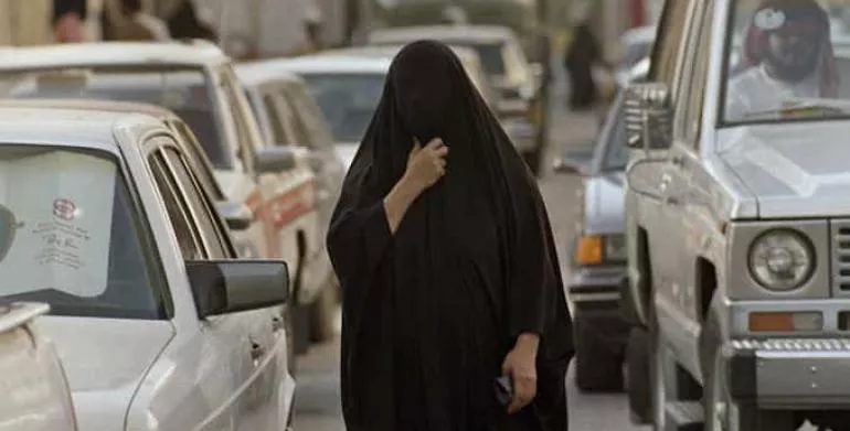 Жените в Саудитска Арабия вече може да шофират