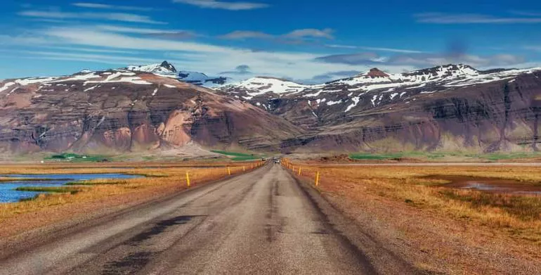 10 тънкости на пътуването с кола под наем в Исландия