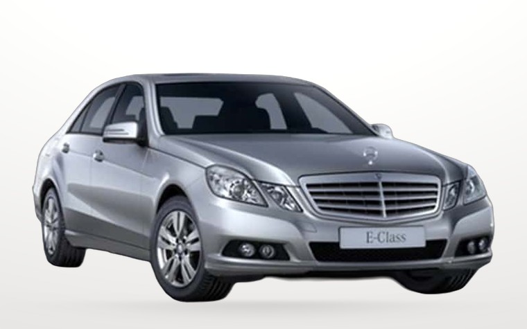 Мерцедес E220 луксозен комби автомобил под наем