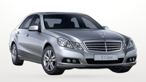 Мерцедес E220 луксозен комби автомобил под наем